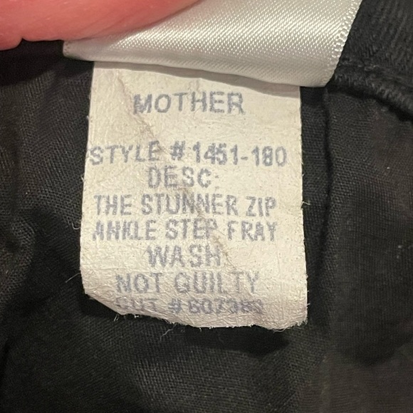 Mother The Stunner Zip Ankle Step Fray Jeans In Not Guilty Black Size 29 - Picture 14 of 15